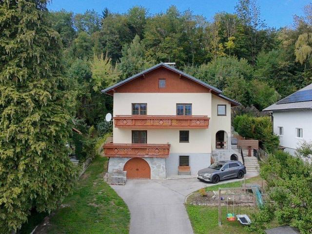 Einfamilienhaus in Kremsmünster mit Pool, Terrassen, Balkon & Doppelgarage!