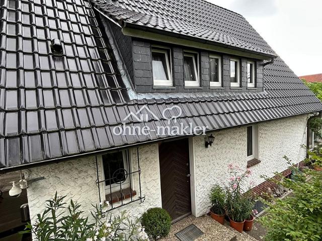 Einfamilienhaus in kühlem Garten