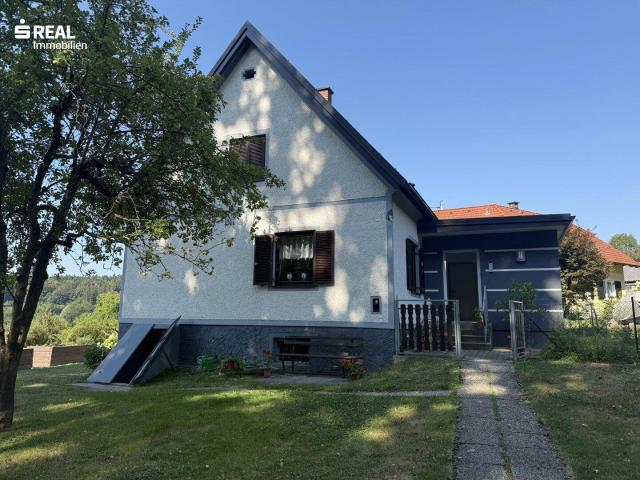 Einfamilienhaus in Lichendorf mit großem Garten, Garage & Nebengebäude