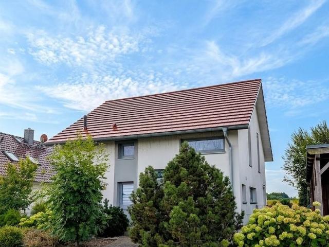 Einfamilienhaus in Stadtrandsiedlung Greifswald: Bj. 2014 Solarthermie & Carport – Provisionsfrei