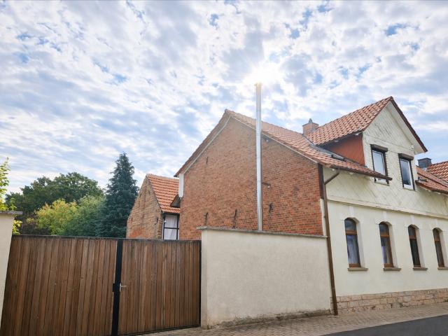 Einfamilienhaus in ruhiger Wohnlage mit ca. 971 m² großem Grundstück