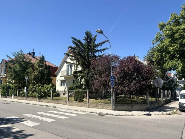 Einfamilienhaus in ruhiger Lage mit 1 großen Terrasse ca. 28 m² und 1 Balkon ca. 3,63 m²