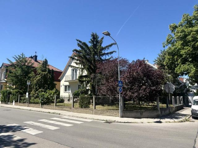 Einfamilienhaus in ruhiger Lage mit 1 großen Terrasse ca. 28 m² und 1 Balkon ca. 3,63 m²