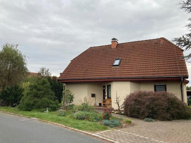 Einfamilienhaus in ruhiger Lage mit großen Garten, Kamin u. Sauna