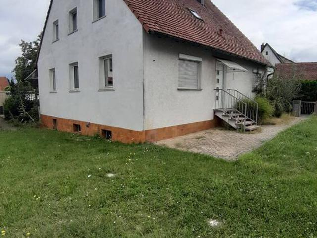 Einfamilienhaus m. Nebengebäuden
