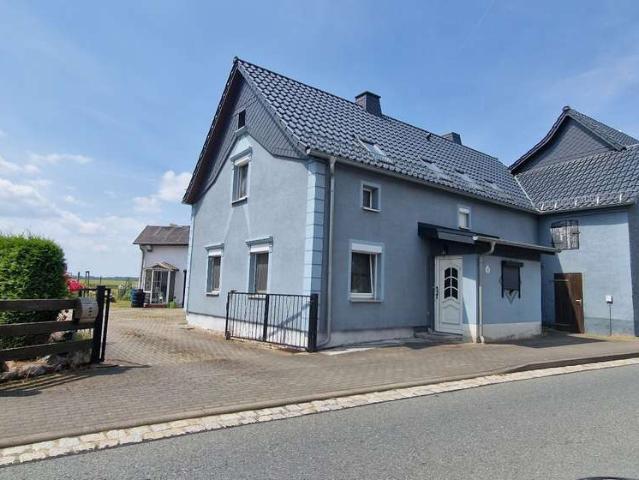 Einfamilienhaus mit Nebengebäude und großem Grundstück in Cavertitz