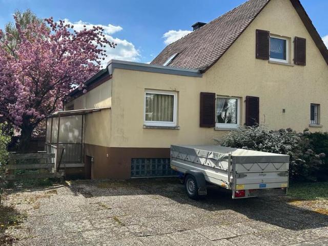 Einfamilienhaus mit Nebengebäude zu verkaufen
