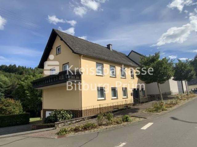 Einfamilienhaus mit Nebengebäude in ruhiger Ortsrandlage