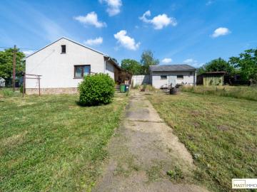 Einfamilienhaus mit auf Eckgrundstück – Ausbaupotenzial!