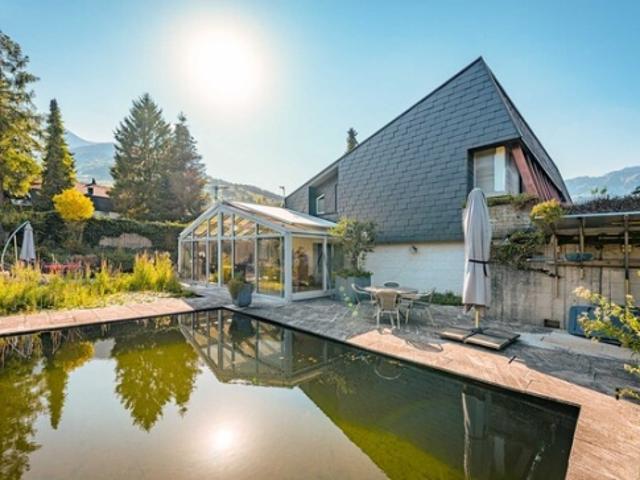 EINFAMILIENHAUS MIT AUSSERGEWÖHNLICHER GARTENOASE UND SCHWIMMTEICH