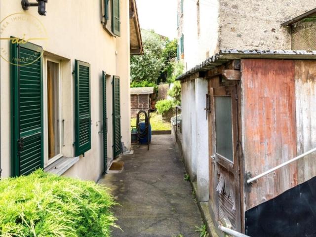 EINFAMILIENHAUS MIT ANGESCHLOSSENEN GEWERBEFLÄCHEN