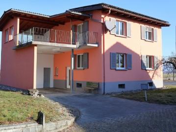 Einfamilienhaus mit Bachanstoss