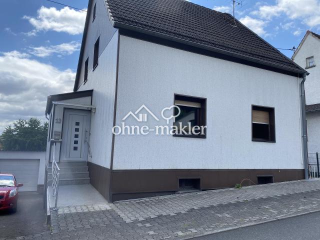Einfamilienhaus mit Balkon und Garage