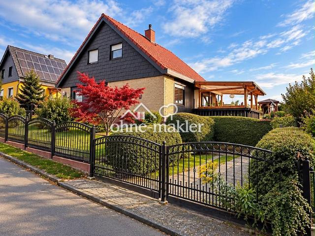 Einfamilienhaus mit beheiztem Pool, Wintergarten und idyllischem Garten in Wermsdorf OT Collm