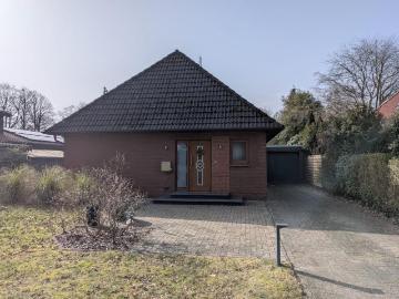 Einfamilienhaus mit blickdichtem Garten & Ausbaureserve in Loy