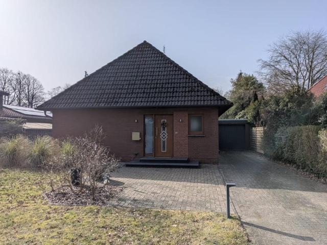 Einfamilienhaus mit blickdichtem Garten & Ausbaureserve in Loy
