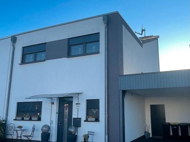 Einfamilienhaus mit Carport