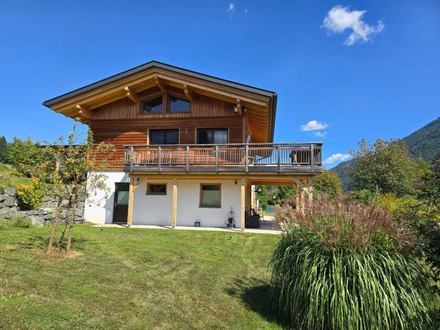 Einfamilienhaus mit Chalet Feeling – neuwertiges Qualitätshaus mit schönen Ausblick in ruhiger Lage Provisionsfrei von Privat!