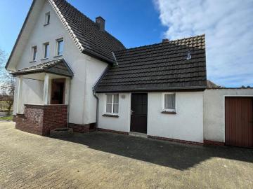 Einfamilienhaus mit Doppelgarage und Garten