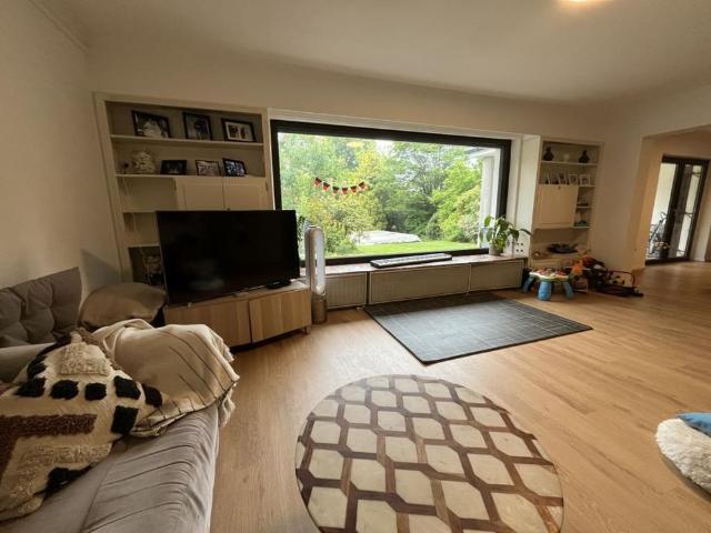Einfamilienhaus mit Doppelgarage zu vermieten Single family house with double garage for rent!