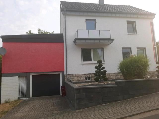 Einfamilienhaus mit EBK, Kamin, 2Terrassen, + 1200qm Obstbäume