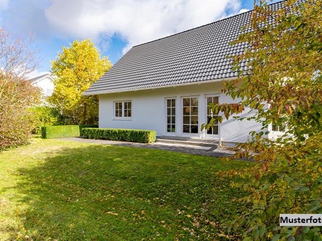 Einfamilienhaus mit Einlieger und Balkonen