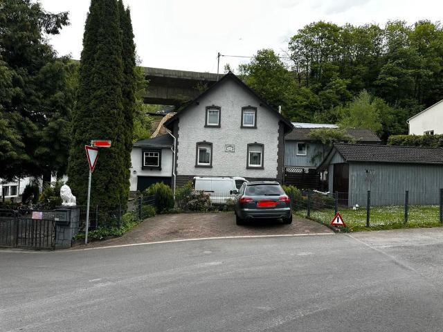 Einfamilienhaus mit Einliegerwohnung