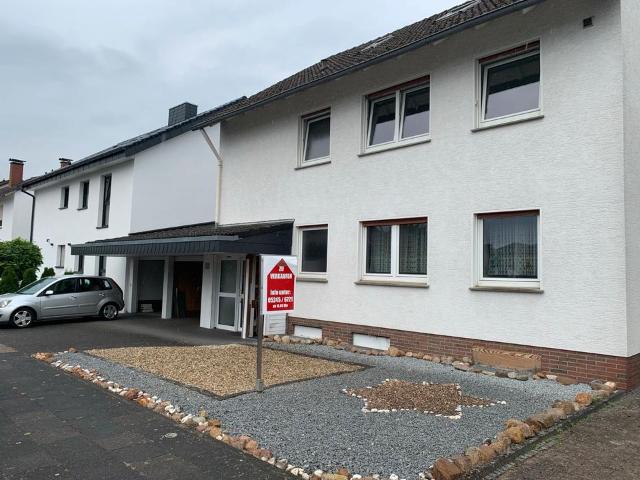 Einfamilienhaus mit Einliegerwohnung 1oG,Doppelgarage & Carport