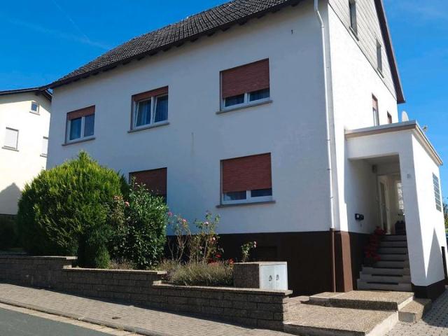 Einfamilienhaus mit Einliegerwohnung + Grundstück in W Odersbach