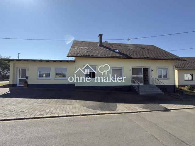 Einfamilienhaus mit Einliegerwohnung im Dachgeschoss + Anbau