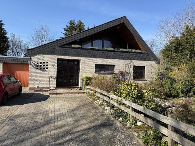 Einfamilienhaus mit Einliegerwohnung in attraktiver Wohnlage