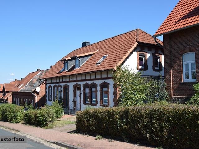 Einfamilienhaus mit Einliegerwohnung in familienfreundlicher Wohnlage