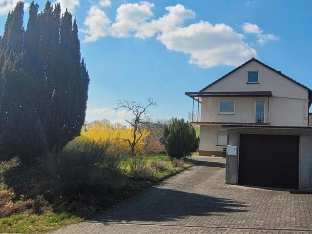 Einfamilienhaus mit Einliegerwohnung in herrlicher Ortsrandlage