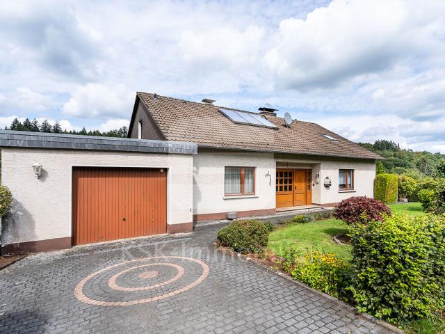 Einfamilienhaus mit Einliegerwohnung in ruhiger Lage von Reichshof!