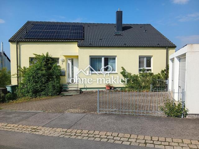Einfamilienhaus mit Einliegerwohnung, Photovoltaikanlage und großen Garten provisionsfrei