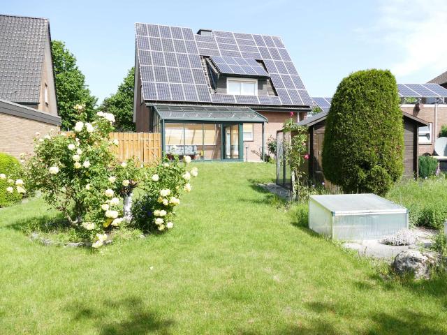 Einfamilienhaus mit Einliegerwohnung, PV Anlage 14,05 kWp, Terrassenüberdachung und großen Garten