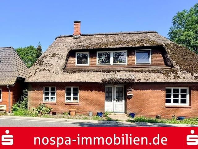 Einfamilienhaus mit Einliegerwohnung unter Reet!