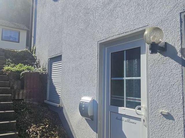 Einfamilienhaus mit Einliegerwohnung und Garage
