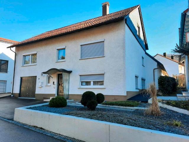 Einfamilienhaus mit Einliegerwohnung und Garten