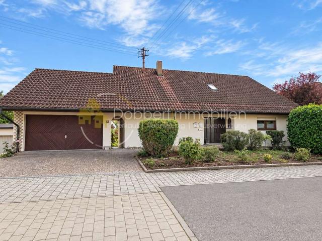 Einfamilienhaus mit Einliegerwohnung und großem Grundstück in Michelfeld