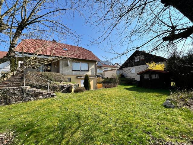 Einfamilienhaus mit Einliegerwohnung und sonnigem Garten