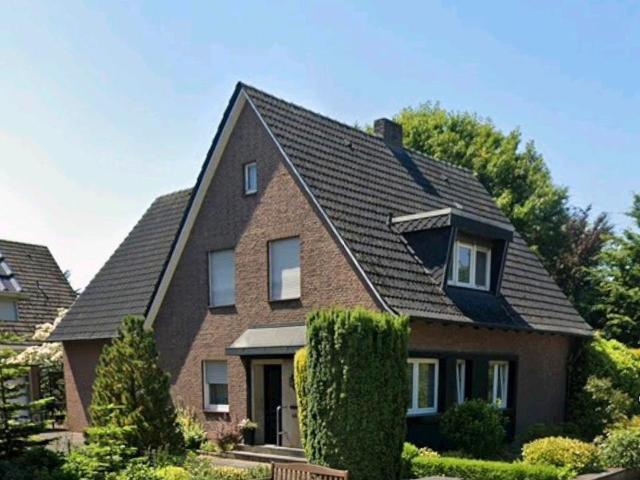 Einfamilienhaus mit Einliegerwohnung und viel Potential