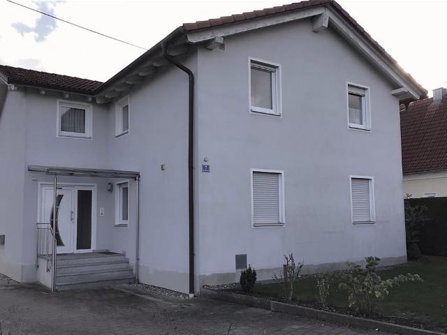Einfamilienhaus mit Einliegerwohnung von Privat