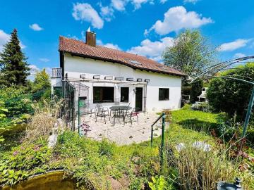 Einfamilienhaus mit ELW in toller Lage mit Gartenidyll und Doppelgarage