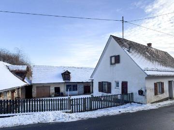 Einfamilienhaus mit Entwicklungspotenzial auf großzügigem Grundstück inklusive Landwirtschaftsflächen und Wald