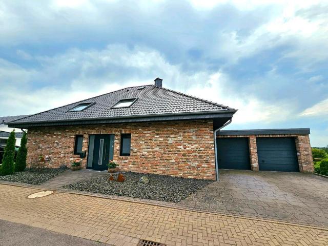 Einfamilienhaus mit Fernblick & Schwimmteich
