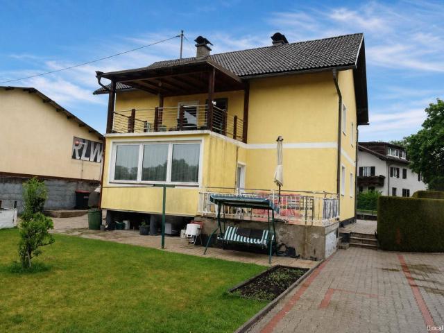 Einfamilienhaus mit Garage und Keller