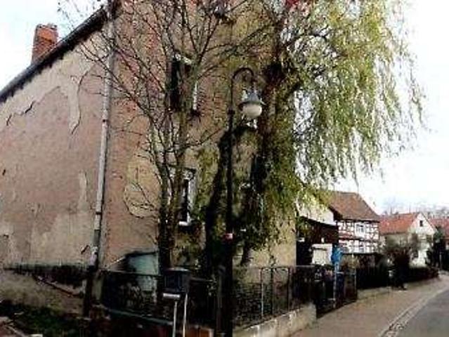 Einfamilienhaus mit Garage zu verkaufen!
