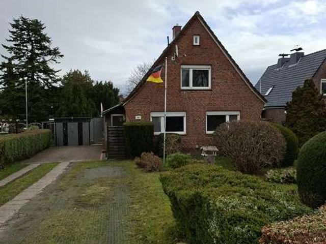 Einfamilienhaus mit Garage in Kiebitzreihe