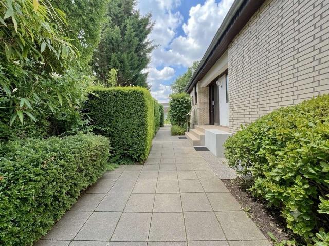 Einfamilienhaus mit Garage in Neuss